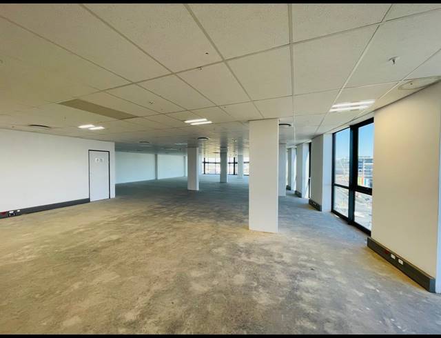 581M² OFFICE TO LET IN VORNA VALLEY